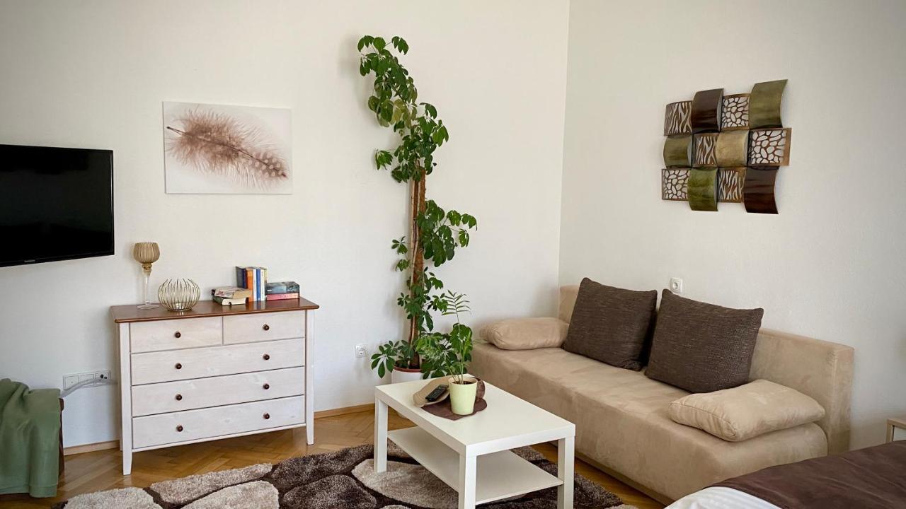 Apartment Im Gruenen ลีโอเบน ภายนอก รูปภาพ