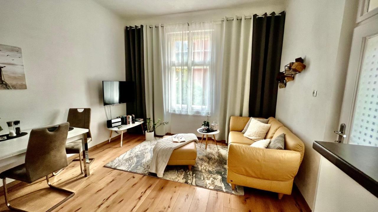 Apartment Im Gruenen ลีโอเบน ภายนอก รูปภาพ