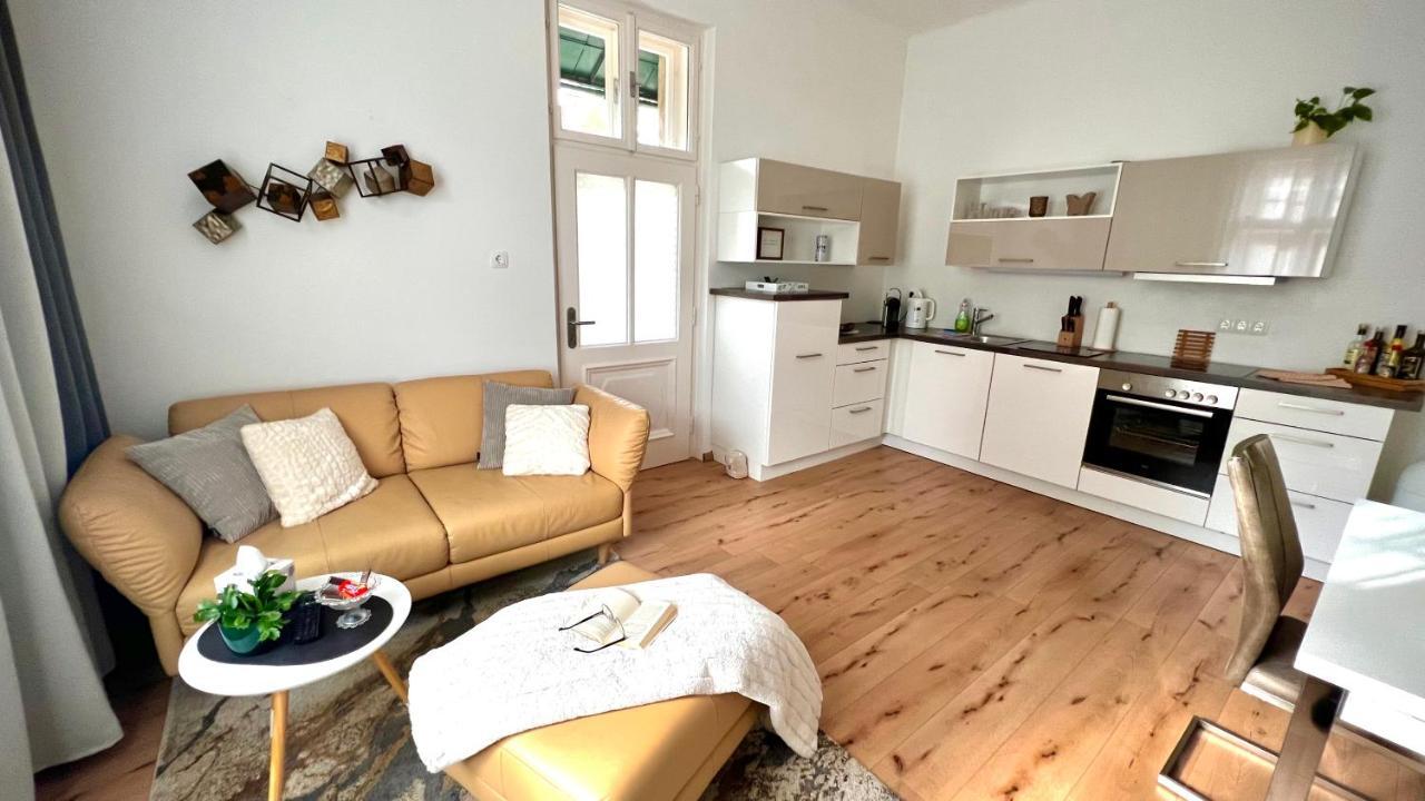 Apartment Im Gruenen ลีโอเบน ภายนอก รูปภาพ