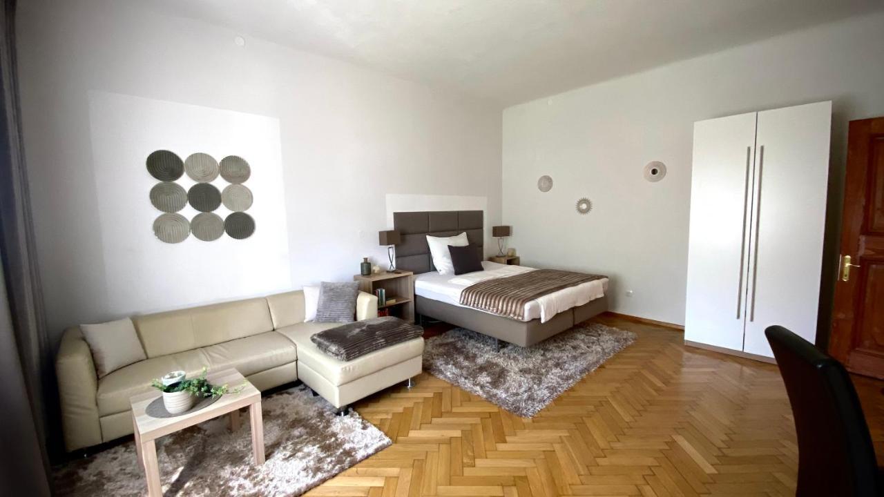 Apartment Im Gruenen ลีโอเบน ภายนอก รูปภาพ