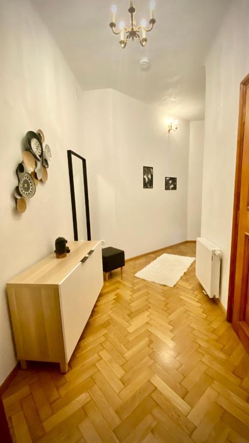 Apartment Im Gruenen ลีโอเบน ภายนอก รูปภาพ