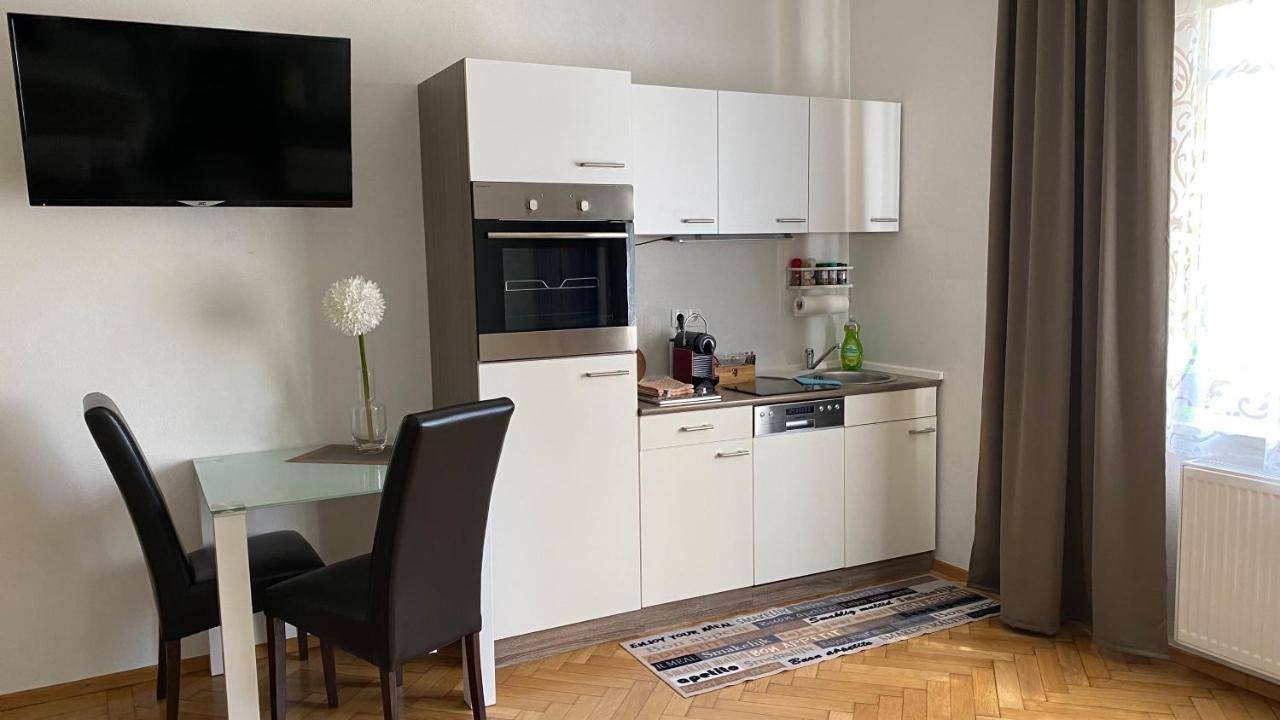 Apartment Im Gruenen ลีโอเบน ภายนอก รูปภาพ