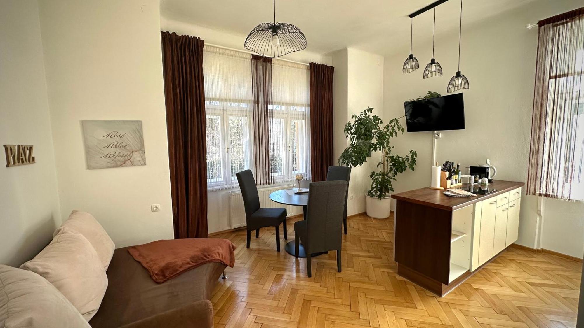 Apartment Im Gruenen ลีโอเบน ภายนอก รูปภาพ